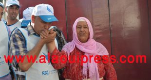 عاجل : رشيد الفايق بعد تقبيل يد الحاجة الميمة أعطى الفعلية لقافلته الإنتخابية التي ستجوب العديد من الشوارع والدواوير بفاس الجنوبية