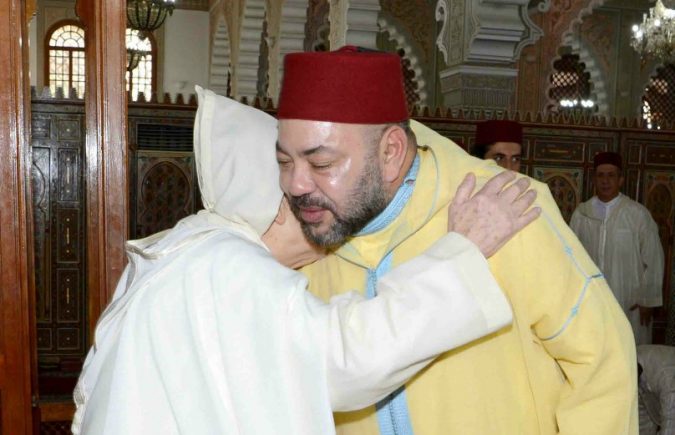 جلالة الملك محمد السادس حفظه الله يؤدي صلاة الجمعة بمسجد الإمام مالك بفـــــاس