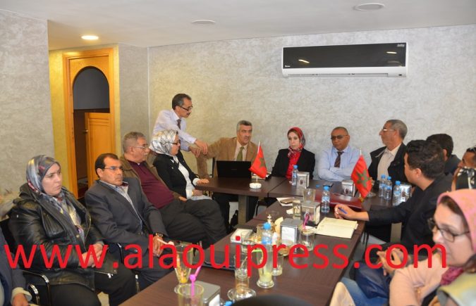 بنب حيدب رئيس منظمة جمع شمل الصحراويين في العالم في لقاء تشاوري مع أساتذة جامعيين وفاعلين حقوقيين وجمعويين بفاس
