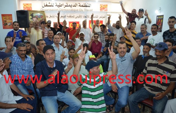 حمزة دروي وعبد الوهاب زويتني في لقاء تواصلي مع شغيلة شركة أوزون المنضوية تحت لواء المنظمة الديمقراطية للشغل بفاس