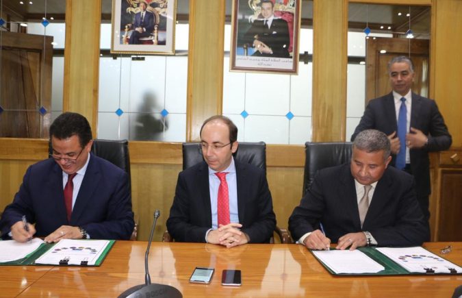 المدير الجهوي للصحة لجهة فاس مكناس الدكتور المهدي البلوطي يوقع على عقود برامج وزارة الصحة خُطَط العمل الثلاثية 2019-2021