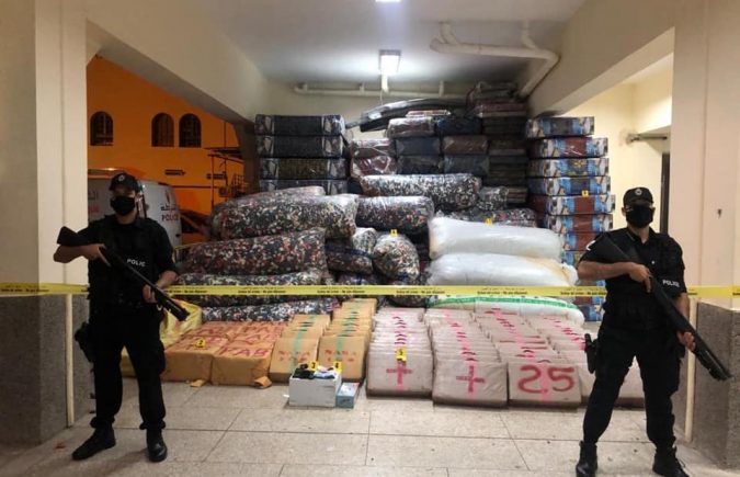 تحريات الديستي الاِستخباراتية الدقيقة مكنت من حجز 7 أطن و200 كيلوغرام من مخدر الشيرا وإيقاف عدة أشخاص