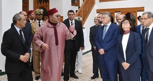 جلالة الملك يزور عددا من المواقع التاريخية التي خضعت للترميم بالمدينة العتيقة لفاس