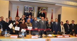 والي جهة فاس مكناس ورئيس مجلس عمالة فاس يترأسان حفل تكريم متقاعدات ومتقاعدي العمالة
