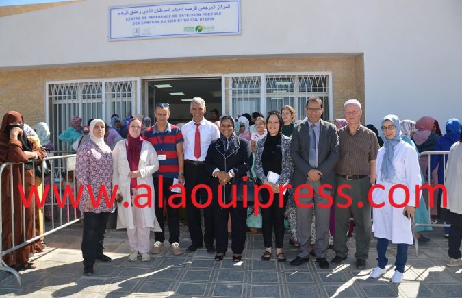 الدكتورة آمنة ناصري صحراوي والجيلالي الدومة يتفقدان حملة الكشف المبكر عن سرطان الثدي وعنق الرحم بجماعة عين الشقف