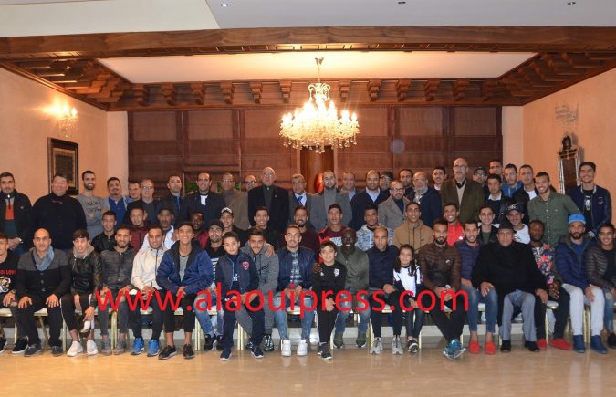 حسن سليغوة يحتفي بمكونات فريق الوداد الرياضي الفاسي بطريقته المعهودة