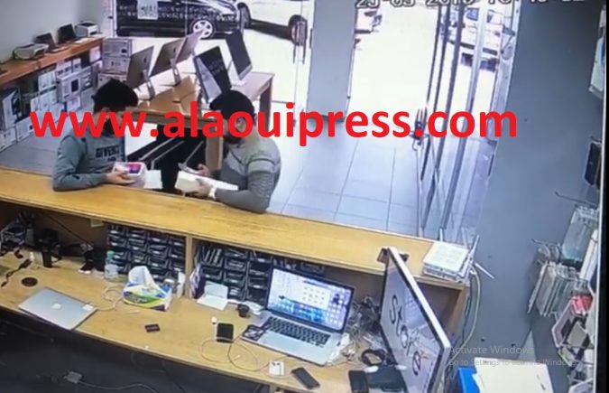 كاميرات المراقبة المتبثة تكشف هوية شبكة إجرامية اقترفت سرقة هواتف ذكية وساعة يدوية بمحل لبيع الأجهزة الإلكترونية