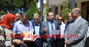 والي جهة فاس مكناس ورئيس مجلس عمالة فاس يشرفان على عملية توزيع الدفعة الثانية من سيارات النقل المدرسي لفائدة جمعيات المجتمع المدني